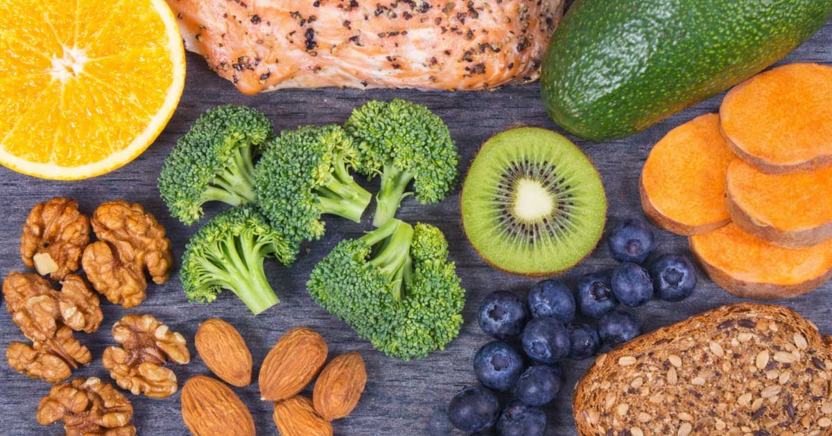 Wie beeinflusst die Ernährung unsere Haare? Was essen bei Haarausfall?